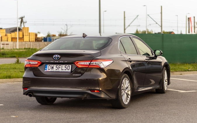 Toyota Camry cena 96900 przebieg: 174000, rok produkcji 2019 z Wrocław małe 781